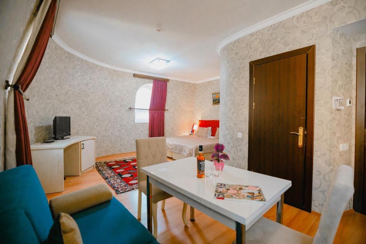 The Center Hotel Баку Екстериор снимка