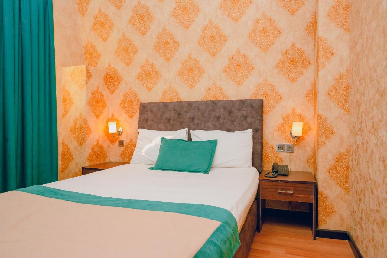 The Center Hotel Баку Екстериор снимка