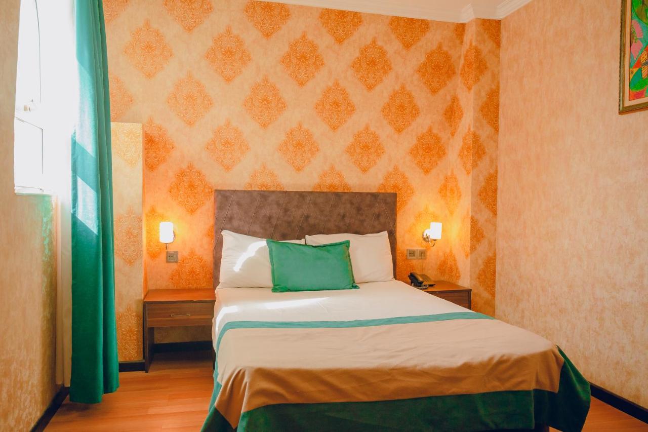 The Center Hotel Баку Екстериор снимка
