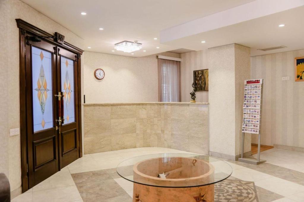 The Center Hotel Баку Екстериор снимка