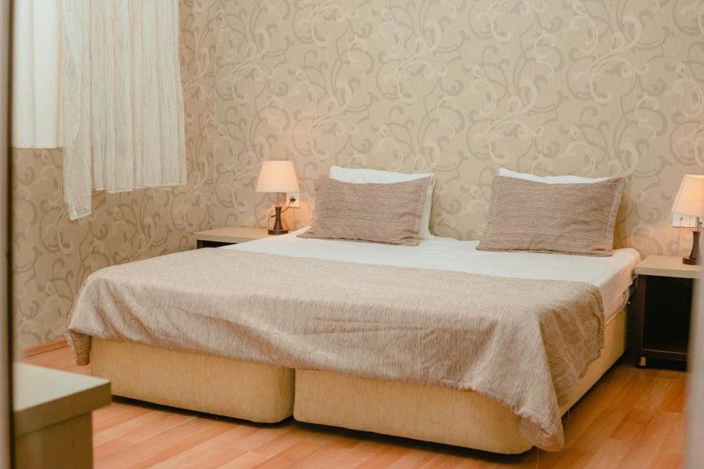 The Center Hotel Баку Екстериор снимка